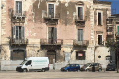 Trani, rebus palazzo Trombetta. Il Comune: è inagibile