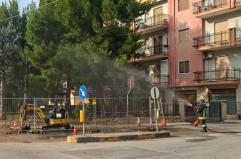 Fuga di gas durante i lavori stradali a Terlizzi: evacuate quattro famiglie