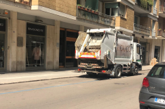 Lecce, scioperano i netturbini: stop alla raccolta dei rifiuti