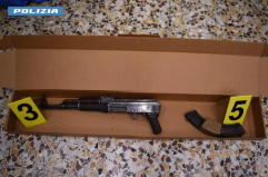 Kalashnikov, fucili e pistole: scoperto arsenale a San Severo, arrestato 51enne