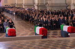 Strage di Castel D'Azzano, il giorno dell'addio per i 3 carabinieri morti nell'esplosione: «Hanno servito la patria con amore»
