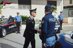 Strage di Castel D'Azzano, a Taranto fiori e messaggi per i carabinieri morti in servizio