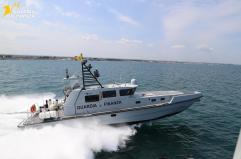 Frode da 20 milioni di dollari: arrestato in mare al largo di Bari un cittadino svizzero ricercato dall’Interpol
