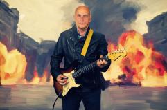 «Sta andando tutto male»... ma non per Domenico Bini, il «Maestro» del web che da Trani trasforma il caos in musica