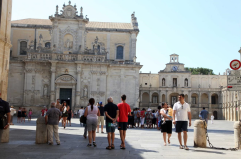 Boom di turisti stranieri: la provincia leccese prima in Puglia per presenze