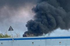 Padelle di polistirolo in fiamme tra Polignano e la SS16: nuvola nera visibile a chilometri VIDEO