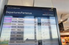Bari-Tirana, volo Wizz Air partito con 5 ore di ritardo, disagi fra i passeggeri: «Abbiamo perso coincidenze»