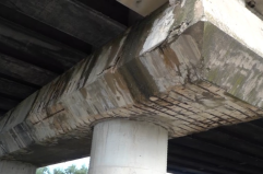 Andria, allarme ferri in vista e cemento consumato: il pericolo corre sotto il ponte della Provinciale 2
