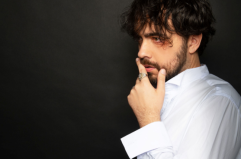 Federico Paciotti pubblica «Lirica», un viaggio tra opera, rock e passione live