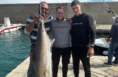 Ricciola gigante da oltre 50 kg pescata nel mare del Salento: è un record Ricciola gigante da oltre 50 kg pescata nel mare del Salento: è un record