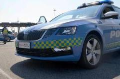 Assalto a 2 portavalori con esplosivo, semiautomatiche e chiodi. A14 chiusa tra Loreto e Civitanova Assalto a 2 portavalori con esplosivo, semiautomatiche e chiodi. A14 chiusa tra Loreto e Civitanova