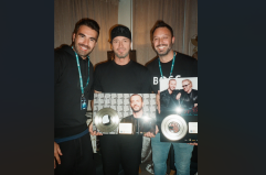Raf riceve il disco d’oro per «Self Control» e «Gente di mare» Raf riceve il disco d’oro per «Self Control» e «Gente di mare»