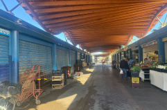 Bari, al mercato di Santa Scolastica la crisi morde: «Pochi incassi e molte spese» Bari, al mercato di Santa Scolastica la crisi morde: «Pochi incassi e molte spese»