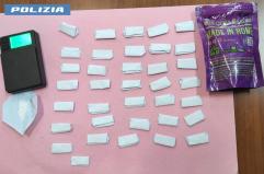 Trenta dosi di ketamina pronte da spacciare in centro a Taranto: arrestata una giovane di appena 21 anni Trenta dosi di ketamina pronte da spacciare in centro a Taranto: arrestata una giovane di appena 21 anni