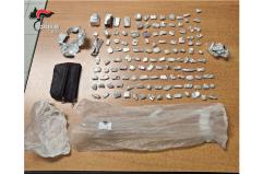 Spacciano hashish nel parco giochi a Gravina: arrestati due ventenni incensurati