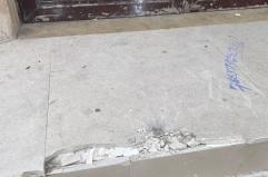 Trani, atto vandalico nella notte di Halloween contro il Liceo De Sanctis: danneggiato portone, il preside denuncia