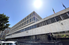 Taranto, casa e denaro a badante e compagno: per il pm l’anziana è stata raggirata