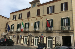 Pd, i veleni sulla coordinatrice delle elezioni a Canosa: «Il marito pagò per farla eleggere»