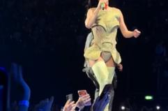 Da Santeramo a Bologna per il concerto di Katy Perry: la cantante "ruba" il cell a Dario e si fa un video