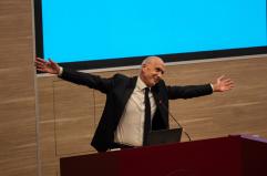 L’intelligenza artificiale Zoe «presenta» il nuovo rettore del Politecnico di Bari: si apre l’«era Fratino»