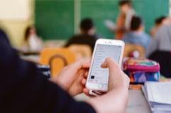 Cellulare ai ragazzi? Cambia il mondo! I veri pericoli sono altri