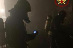 Tuturano, fiamme in un'abitazione, forse partite dal frigorifero: intervento dei vigili del fuoco