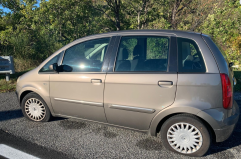 Squarciati pneumatici auto sindaca del piccolo comune lucano di Cersosimo, presidio Libera: «Situazione preoccupante»