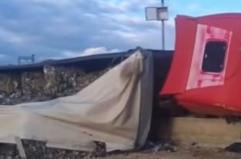 Paura a Mottola: tir si ribalta sulla Statale 100, salvo per miracolo l'autista