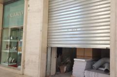 Lecce, nuova vita per l’ex Cin Cin Bar: lo storico locale diventa una vetrina di gioielli