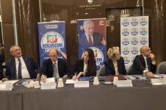 Regionali, Ronzulli a Bari con Lobuono: «In 20 anni di sinistra nomi diversi stessa regia»