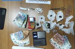 Pulsano, spacciavano droga passandola a mano dalla finestra: arrestati due fratelli e un minorenne