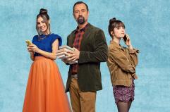 Un vedovo professore di filosofia diventa influencer suo malgrado per salvare il legame con la figlia