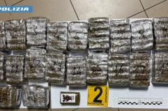 Lecce, nascondevano in auto oltre 20 chili di hashish: arrestati due uomini