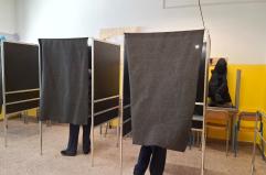 Bari, sorpresa per alcuni elettori ai seggi: «Hanno cambiato la sede e non lo sapevamo». Ecco tutte le variazioni