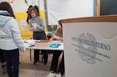 Exit poll regionali Opinio-Rai: in Campania Fico in testa con il 56,5%-60,5%, Cirielli 35-39%. In Veneto Stefani (cdx) 59-63% stacca Manildo (30-34%)