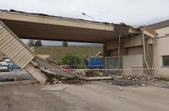 Porto Industriale di Manfredonia, paura al varco: camion abbatte la pensilina, sfiorata la tragedia