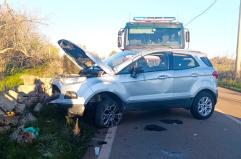 Salento, incidente sulla Sp 193: auto si ribalta ma il guidatore 77enne riesce a rimetterla sulla strada