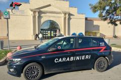 Surbo, ruba due computer in un centro commerciale: 19enne barese arrestato grazie alla segnalazione di un addetto alle vendite
