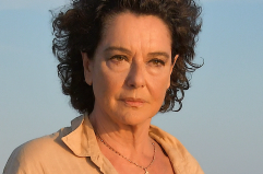 Il Teatro Metamorfosi di Rutigliano inaugura la stagione con Monica Guerritore in «La sera della prima»