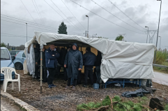 Brindisi, prosegue la protesta dei lavoratori dell’indotto Enel: presidio giorno e notte anche sotto la pioggia