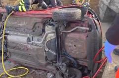 Foggia, scontro tra due auto sulla circonvallazione: veicolo si ribalta, tre feriti