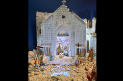 A Candela la mostra dei presepi riproduce l'unica chiesa cristiana rimasta a Gaza