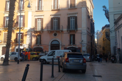 Bari Vecchia, tutto come prima: nuova Ztl in vigore da 10 giorni, ma i parcheggi selvaggi non calano