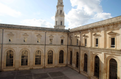 Non solo cinema nel chiostro dei Teatini a Lecce. Il sindaco: «Tornerà la Mostra mercato»