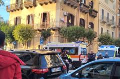 Taranto, crolla balcone al secondo piano di un edificio a pochi metri da piazza Ebalia: due feriti