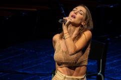 Simona Molinari nel Salento con &laquo;Kairos&raquo;: un racconto sul tempo tra jazz e pop d'autore