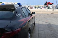 Bisceglie, sui binari per farla finita: carabiniere salva la vita ad un 24enne