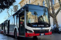 Bari, via al potenziamento delle navette park&ride. Il sindaco: &laquo;A Natale usate i bus per andare in centro&raquo;