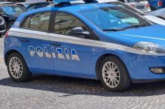 Immobilizzano e rapinano un anziano in casa: tre arresti a Taranto