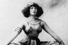 Tutti pazzi per Colette, il genio sensuale della scrittura